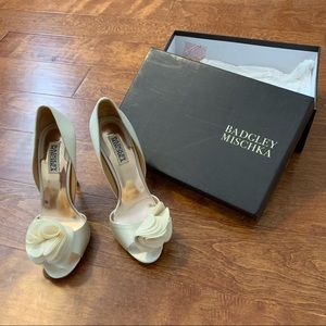 Badgley Mischka elegant pumps!